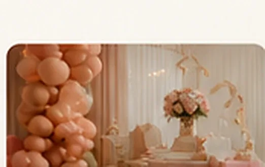 Festa com decoração delicada em tons claros